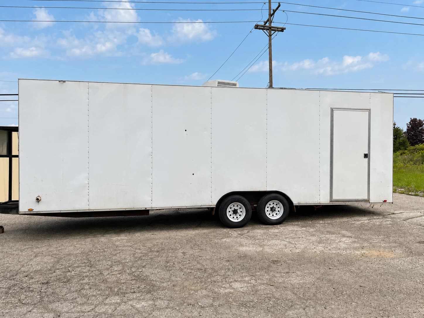 Dish trailer rental exterior.